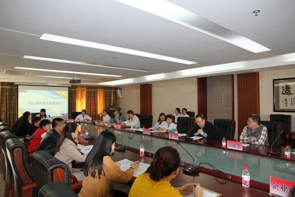 领导班子及科室负责人.jpg 领导班子及科室负责人.jpg